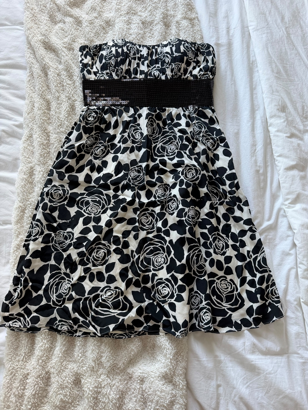 White House Black Market 100% Silk Cocktail Dress Women Size 2 Black White Rose